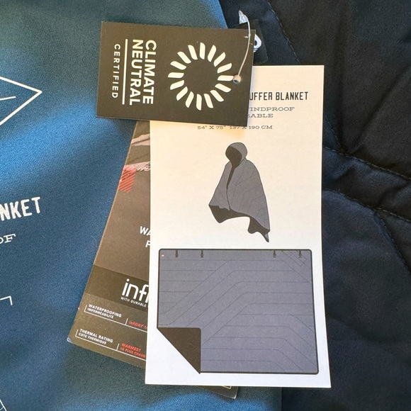 686 Waterproof/Windproof Hooded Blanket - Picture 6 of 8